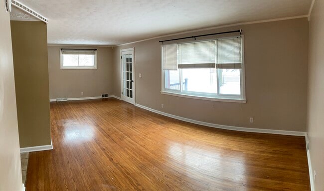 Building Photo - 592 Dorrance Ave