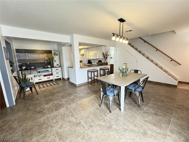 Building Photo - 3260 Royal Canadian Trace