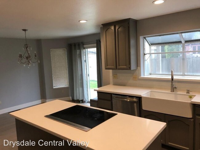 Foto del edificio - 4 br, 3 bath House - 2241 N. Daubenberger Rd.