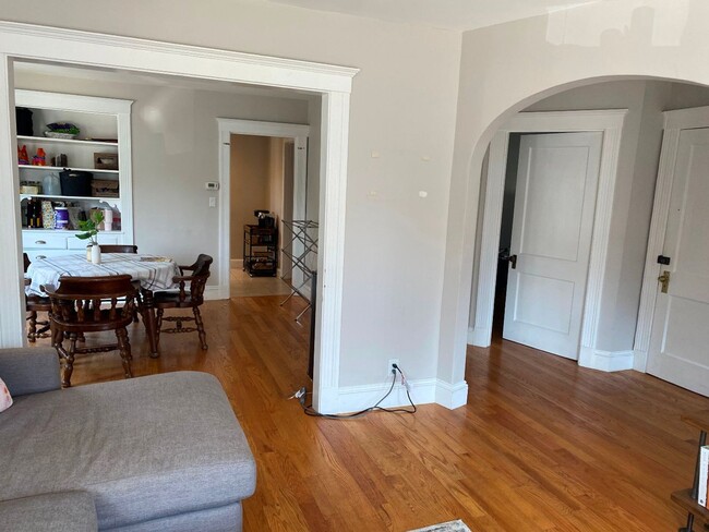 Building Photo - Brighton 4 Bed – 1,800 Sq Ft – W/D in Unit – Garage Parking – No Fee – 9/1
