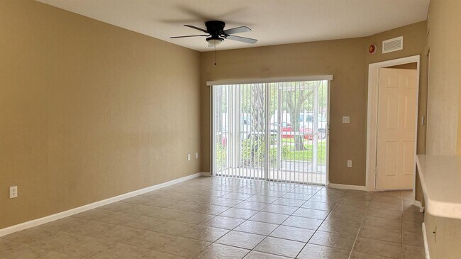 Foto del edificio - 1103 Golden Lakes Blvd