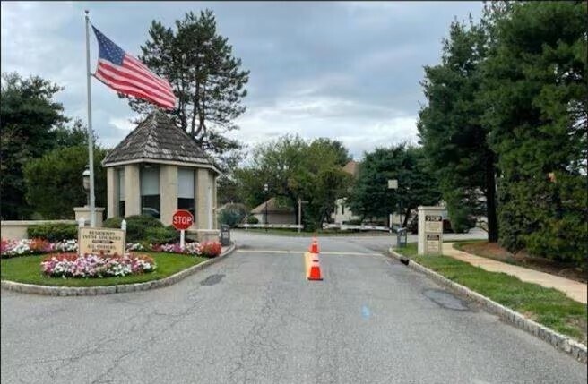 Primary Photo - 48 Carriage Pl