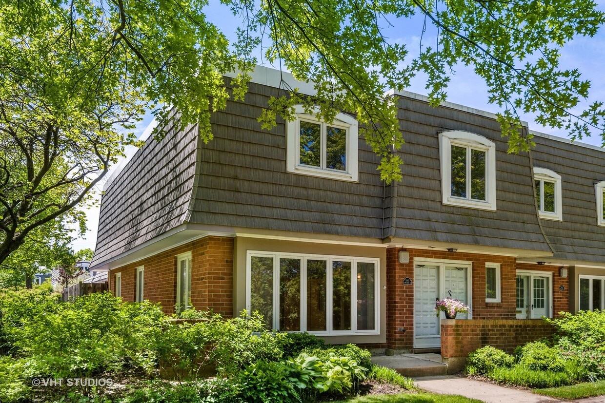 1460 Concorde Cir, Highland Park, IL 60035 Townhome Rentals in