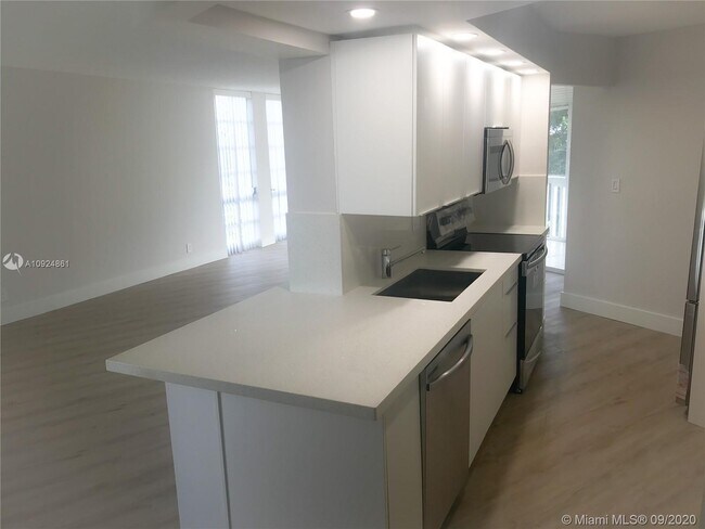 Building Photo - 6911 Environ Blvd