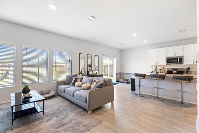 Foto del edificio - Charming Home Awaits: Spacious & Modern Living in a Prime Location