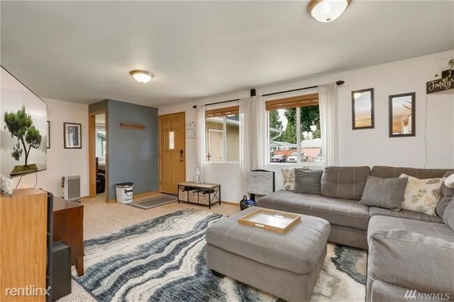 Building Photo - 4 br, 1 bath House - 8724 13Th Place Ne