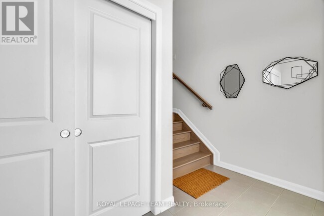 Building Photo - 304 Cloyne Cres