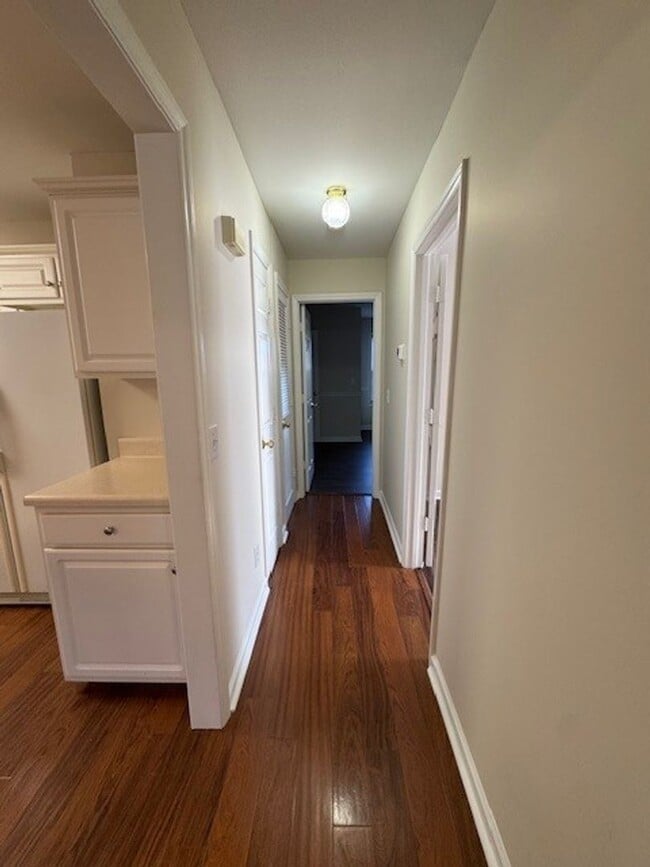 Building Photo - READY TO MOVE IN! 2 Beds 2 Baths!