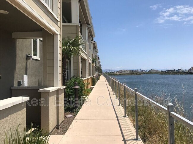 Building Photo - 652 Sea Anchor Dr