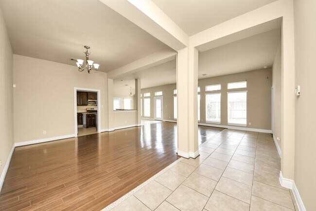 Foto del edificio - 5315 Troutline Ln