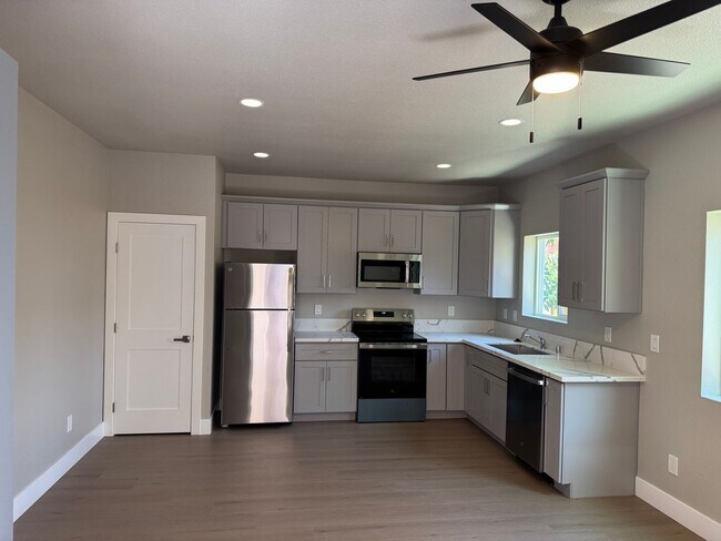Foto del edificio - New Downtown Construction 650 Sqft. 1 Bedr...