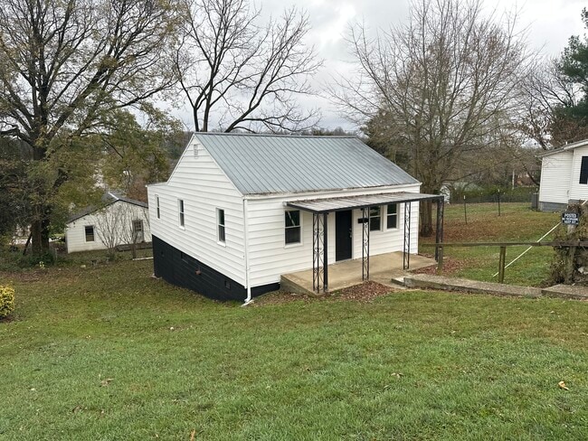 Building Photo - 113 Bayberry St