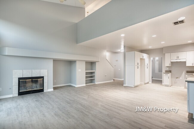 Family Room - 3214 Montellano Ave