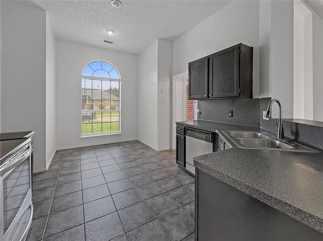 Building Photo - 2708 Crystal Falls Dr