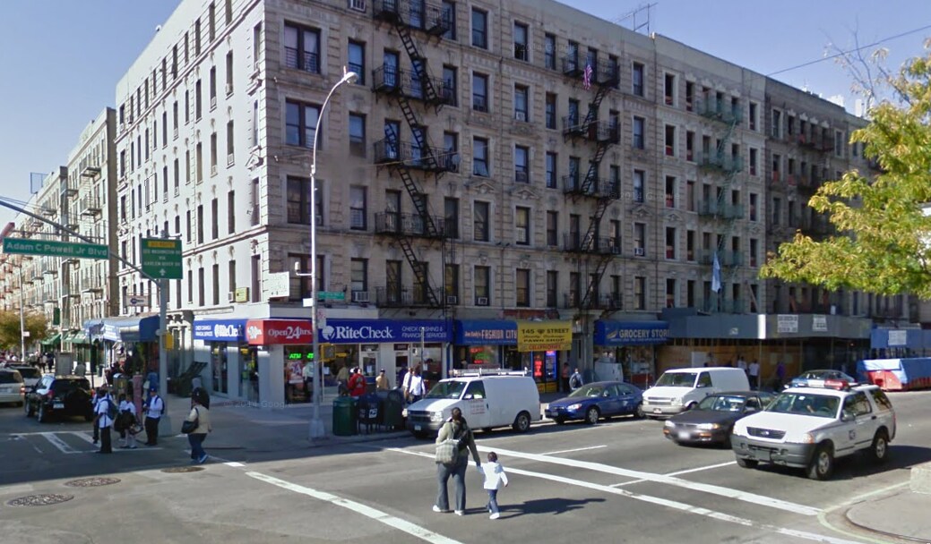Foto del edificio - 2504 Adam C Powell Blvd