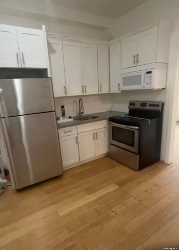 2046 Washington Ave Unit 3, The Bronx, NY 10457 Room for Rent in The Bronx, NY