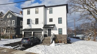 Building Photo - 7 Maple St