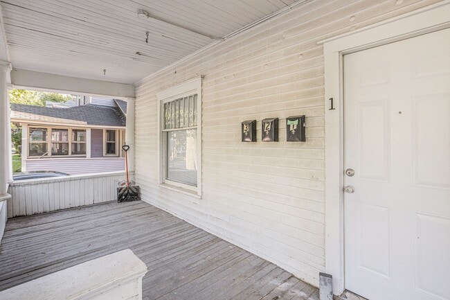 Building Photo - Charming 1-Bed/1-Bath Apartment – Newly Renovated