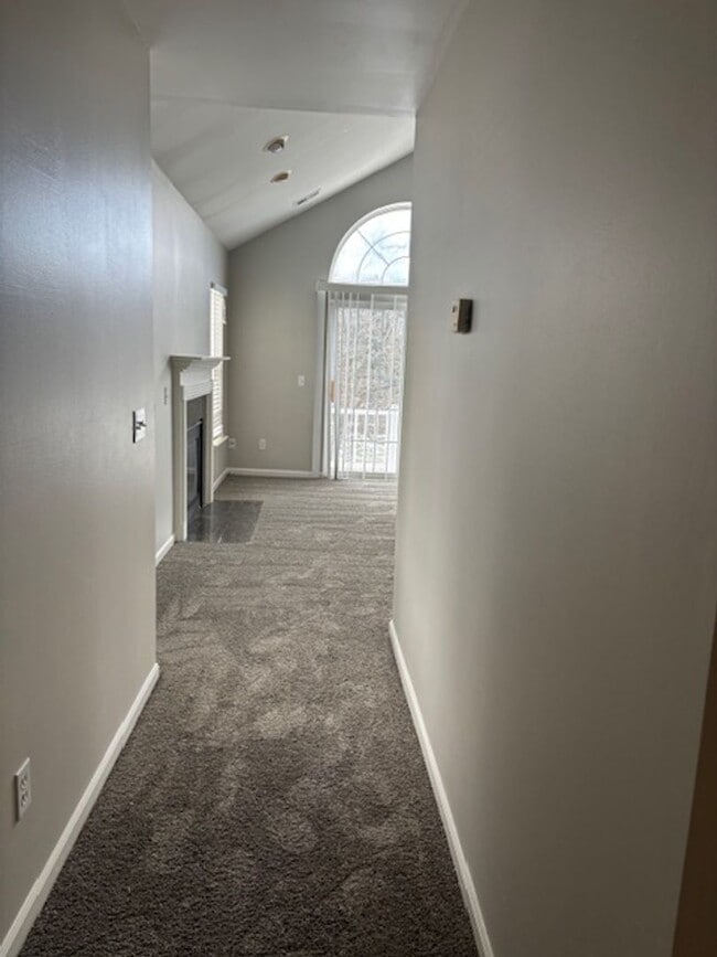 Building Photo - BEAUTIFUL 2 BEDROOM 2 BATH CONDO!