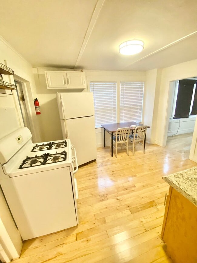 Photo - 3 Bedroom in Burlington Available Anytime in May or 6/1! Apartment