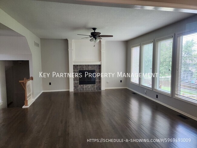 Building Photo - 8212 W 146th - Gorgeous!