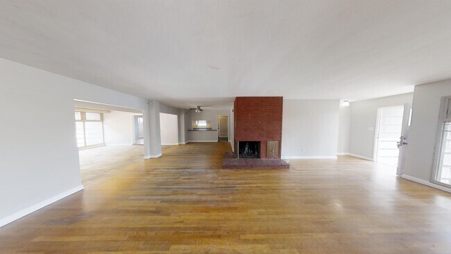 Foto del edificio - 5018 Rockford Dr