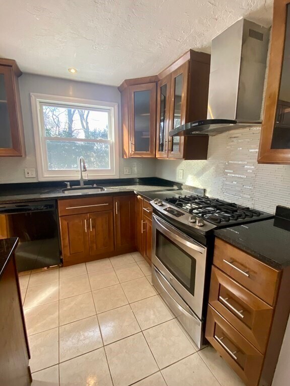 30 Country Club Dr, Randolph, MA 02368 House Rental in Randolph, MA