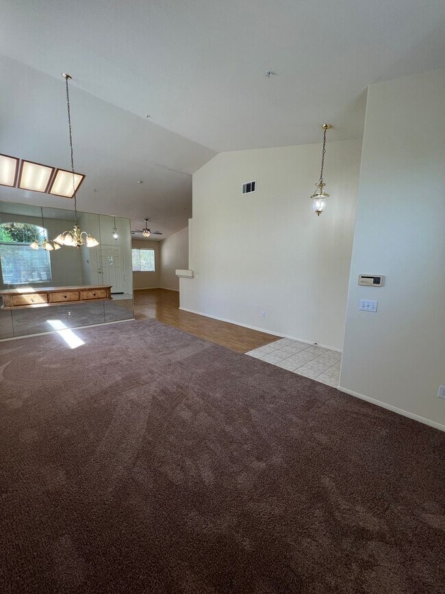 Building Photo - Charming Single Story Family Home in Desir...
