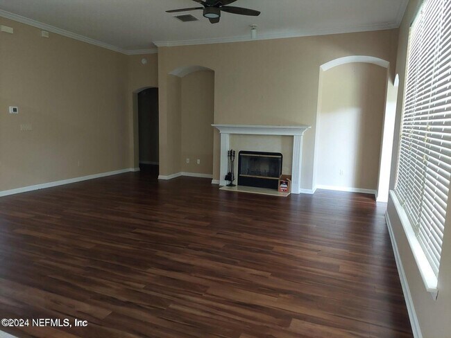 Building Photo - 733 Wakemont Dr