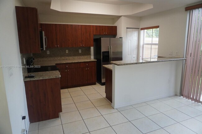 Foto del edificio - 1083 SW 143rd Ave