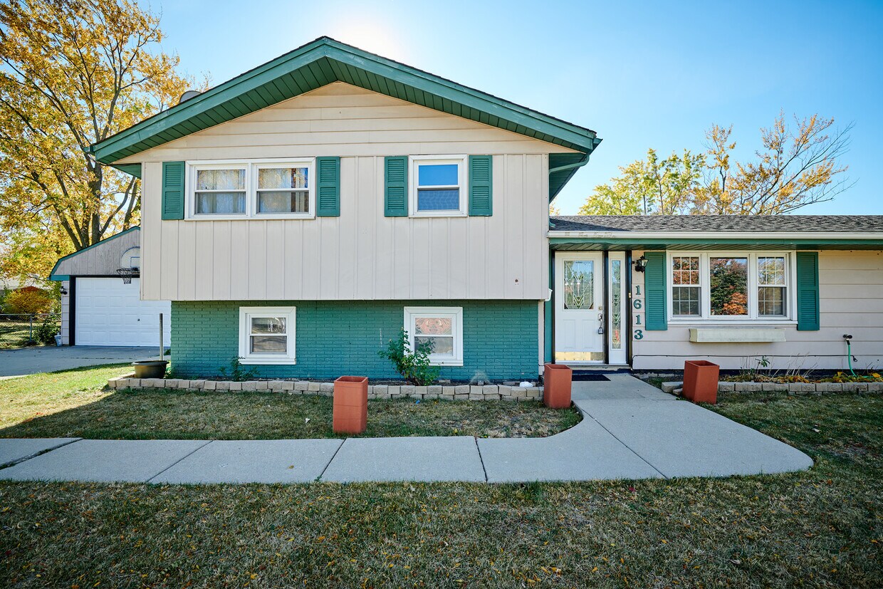 Primary Photo - 1613 Hartmann Dr