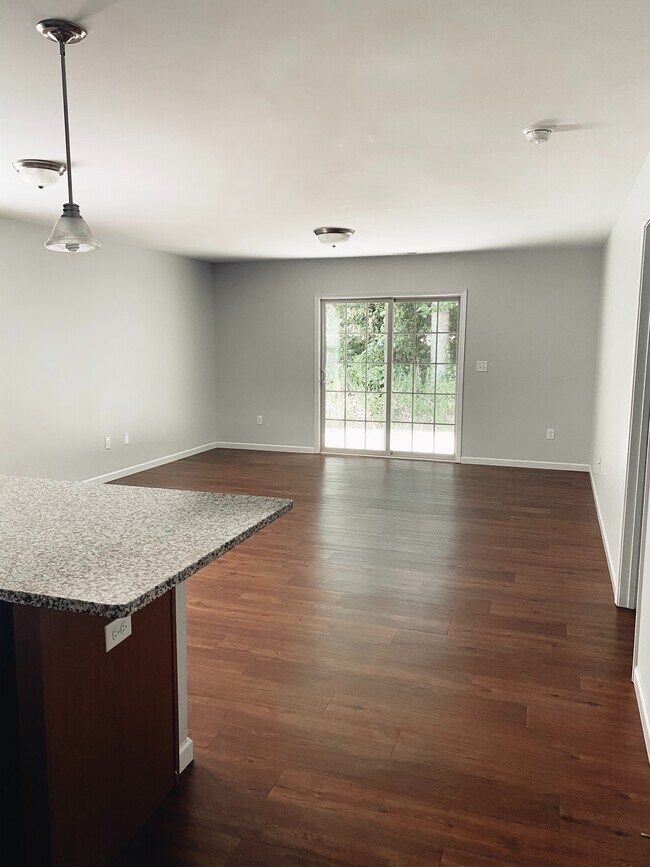 Building Photo - 148 Flatview Way