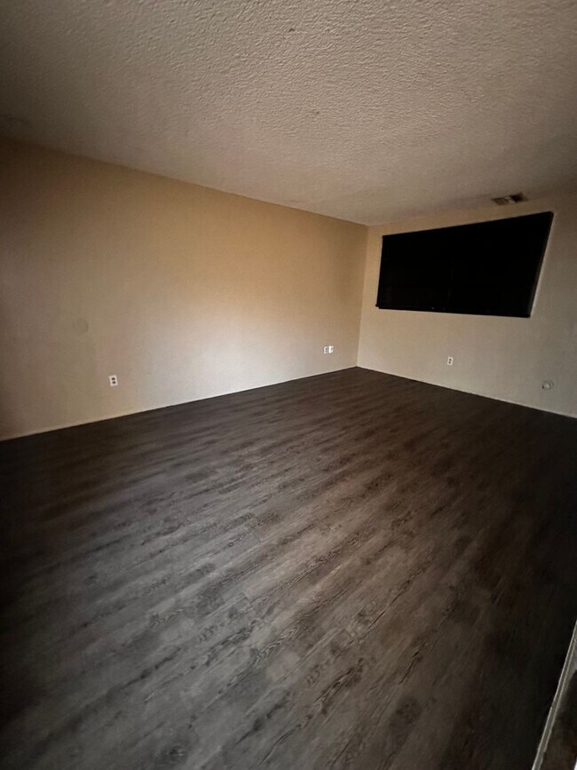 Foto del edificio - 2 bed 1 bath Apartment