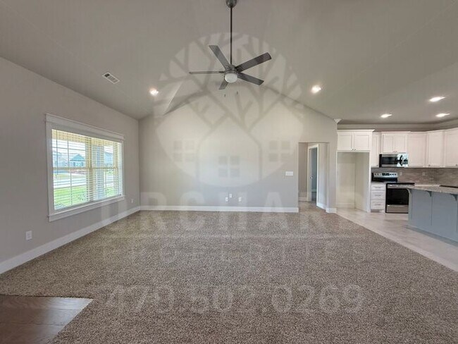 Foto del edificio - Single-Family Home- Desirable Cedarwood Plan