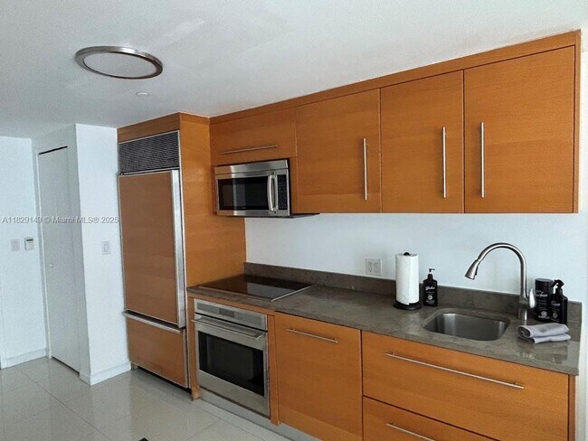 Foto del edificio - 465 Brickell Ave