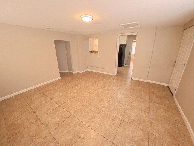 Foto del edificio - 449 E University Dr