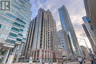 Building Photo - 85 Bloor St E