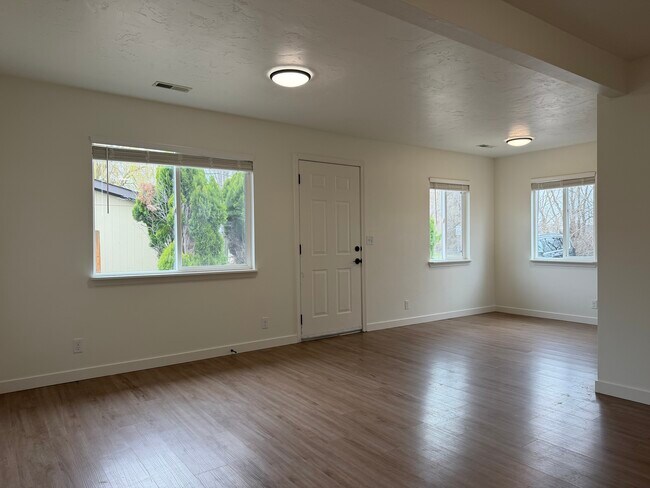 Foto del edificio - 416 Jasper Ave