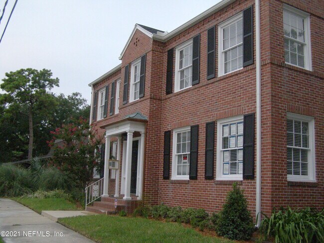 Building Photo - 2055 Herschel St