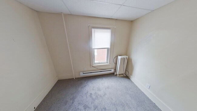 Foto del edificio - 411 W Broadway