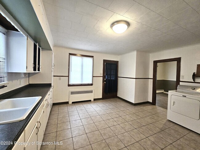 Building Photo - 1212 Eynon St