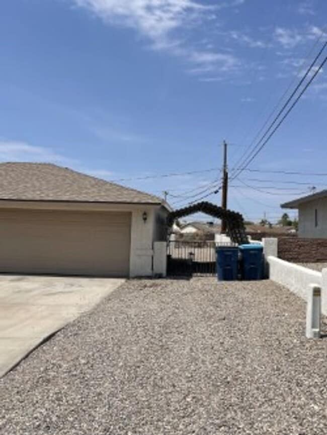 Building Photo - 3505 Mockingbird Dr