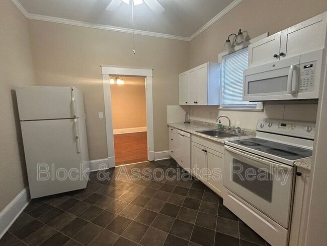 Building Photo - 1304 Bogart St