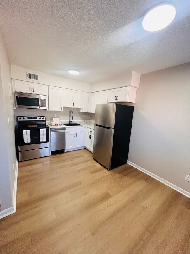 Apartamento reformado de una habitación y un baño. - Huntington Apartments