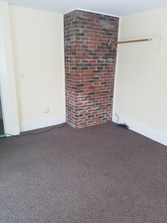 Building Photo - 144 Main St