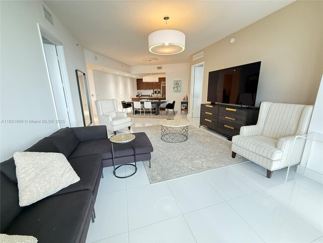 Building Photo - 15811 Collins Ave