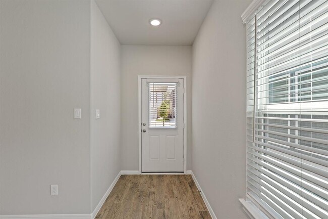 Foto del edificio - 13503 Axel Ln
