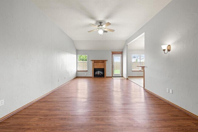 Building Photo - 616 Garrison Ln