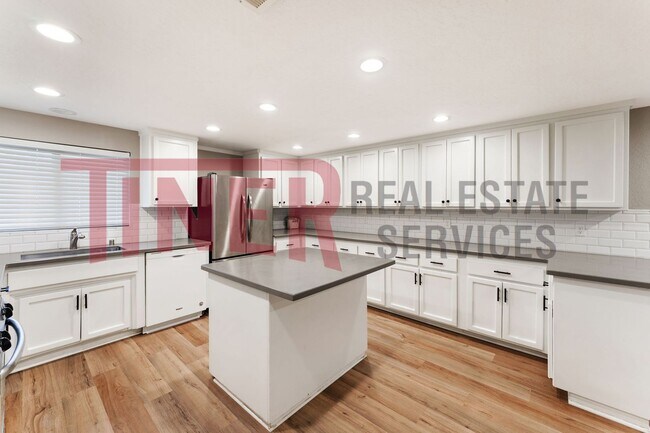 Foto del edificio - Spacious Corner Home in Rancho Cordova