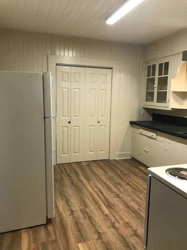 Primary Photo - 2 bedroom 1 bath home for lease